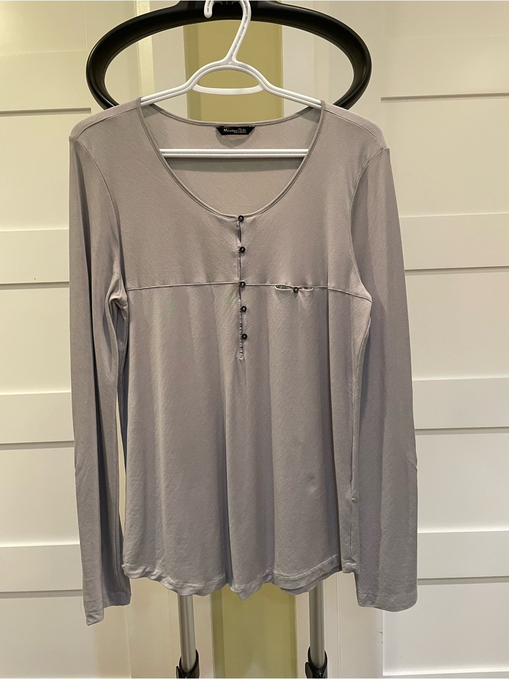 Massimo Dutti’s Light Gray Long-Sleeve Henley Top